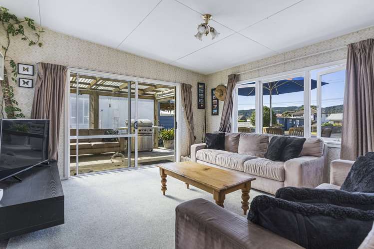 215 Ocean Road Whangamata_3