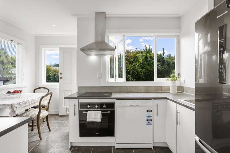 17 Preston Avenue Mount Albert_5