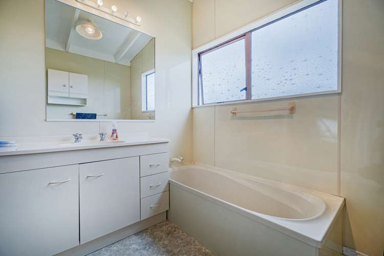 6 Pitkethley Circle Pauanui_12