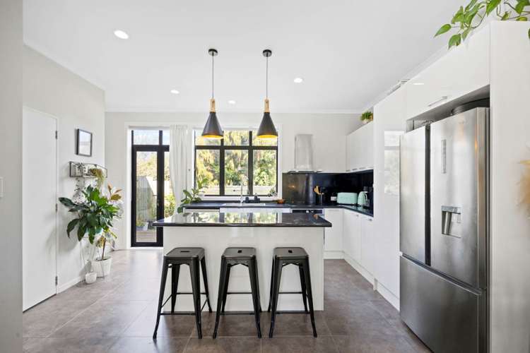 47/1 Ambrico Place New Lynn_2