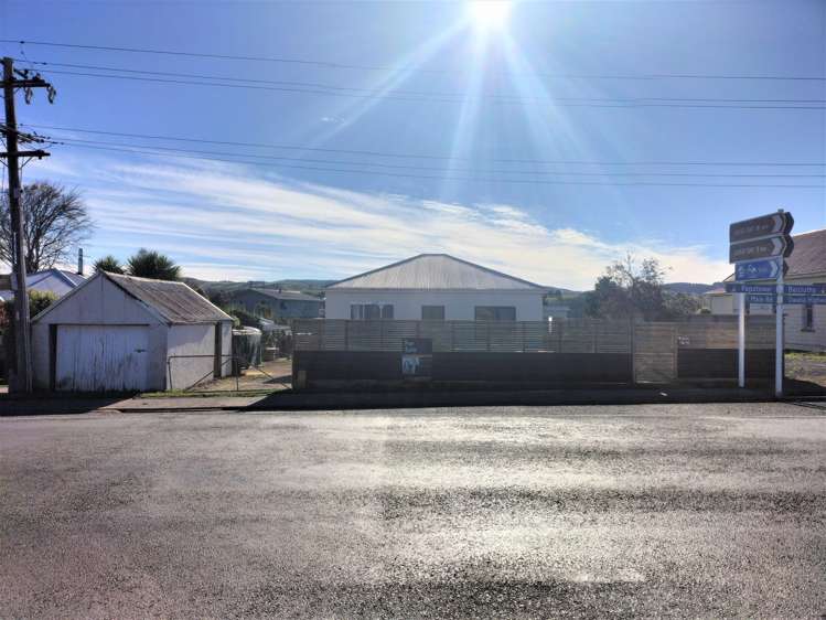 33 Main Road Owaka_25