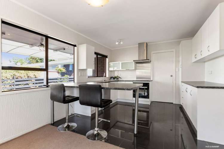 2/4 Landseer Place Blockhouse Bay_6