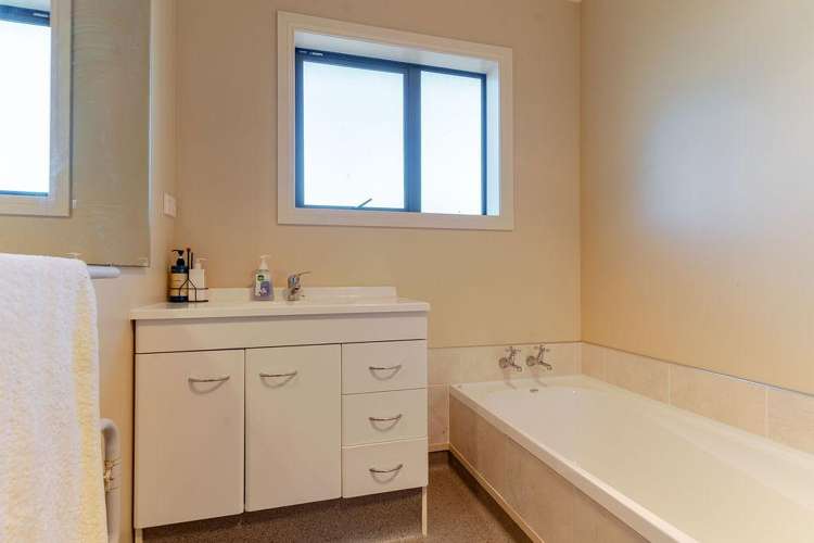 2B Garrison Street Carterton_11