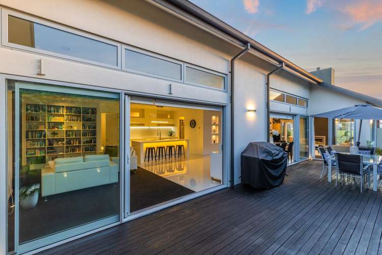 26 Waitikiri Square Parklands_23