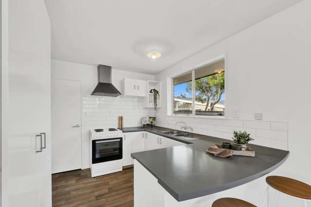 2/166 Rocking Horse Road Southshore_1