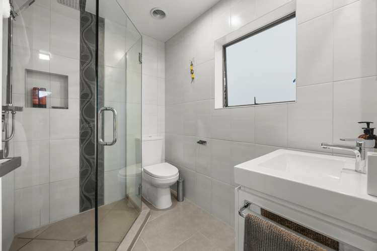 25 Davita Place Farm Cove_18
