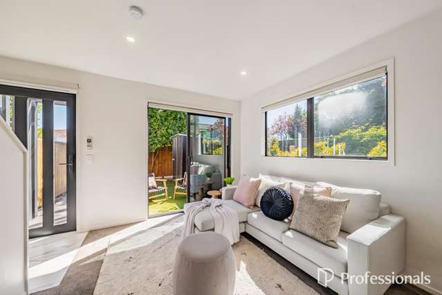 2/97 Whites Line East Waiwhetu_3