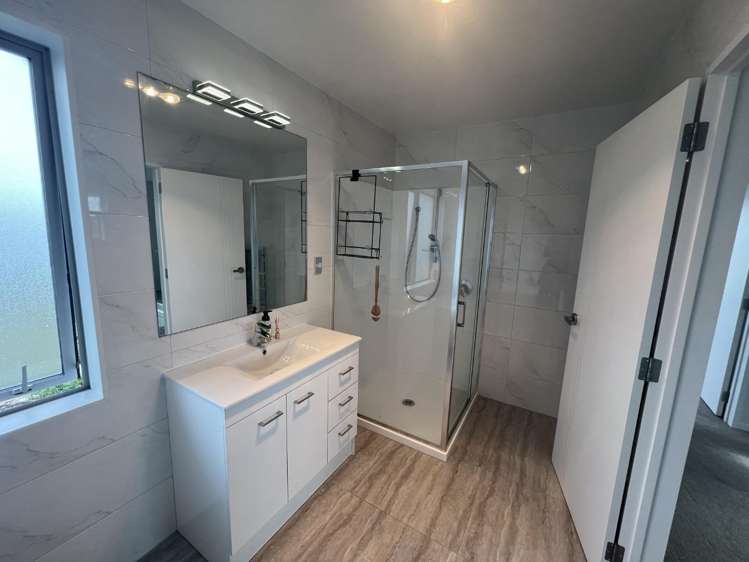 117 Alec Craig Way Gulf Harbour_16