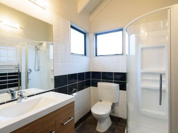 22 Southern Cross Crescent Island Bay_10