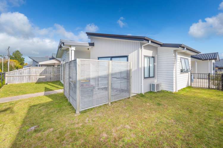 1/2 Lambert Court Glenview_11