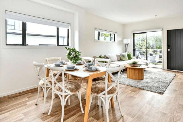 2/75 McAnnalley Street Manurewa East_3