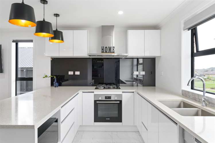 16 Inuwai Street Glenview_4