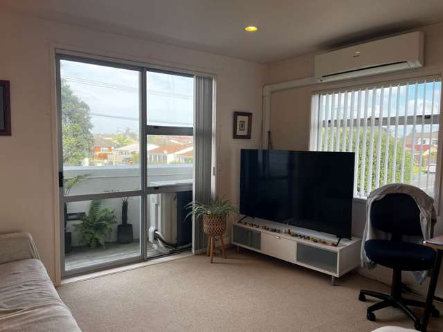 20/3 Riverside Road Orewa_2