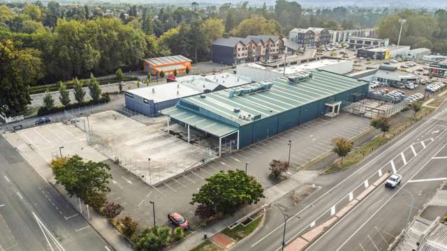 Highly visible, vacant property in Cambridge