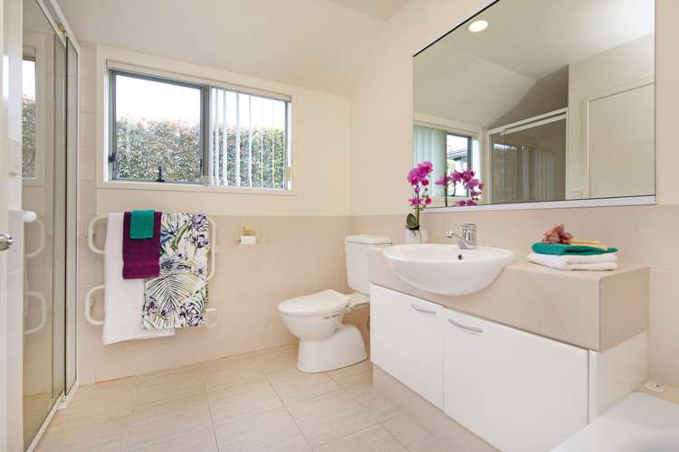 2/10 Burford Place Mellons Bay_18