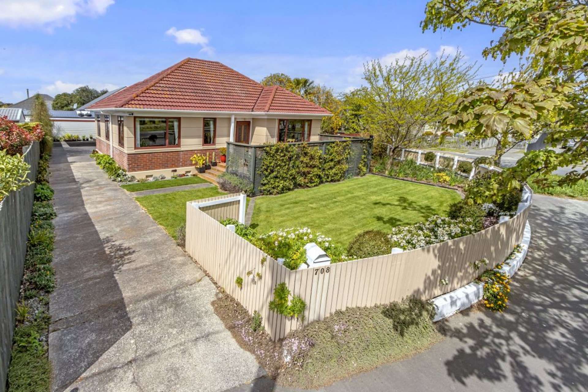 708 Avonside Drive Avonside_0