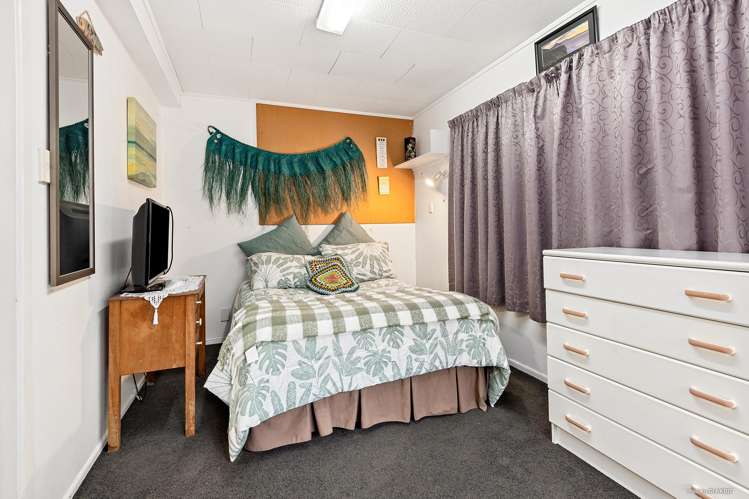 17 Queenwood Avenue Queenwood_19