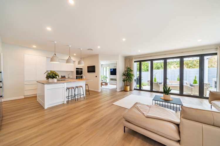 8 Ramarama Lane Crofton Downs_19