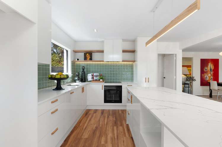 10 Esher Place Saint Martins_7