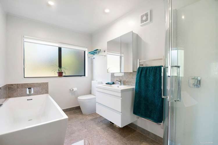 8 Crestview Place Browns Bay_19