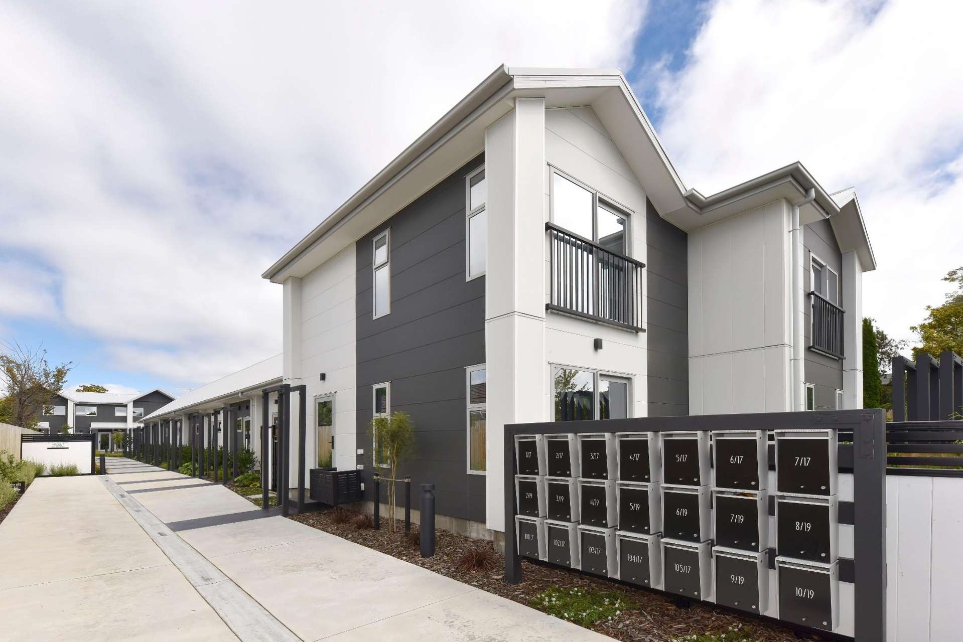  9/19 Winchester Street Merivale_0
