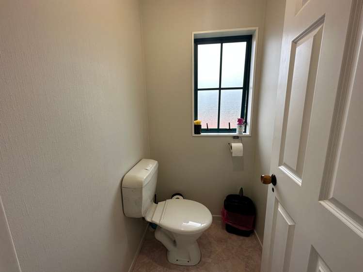 20 Ridgeway Drive 11601_8