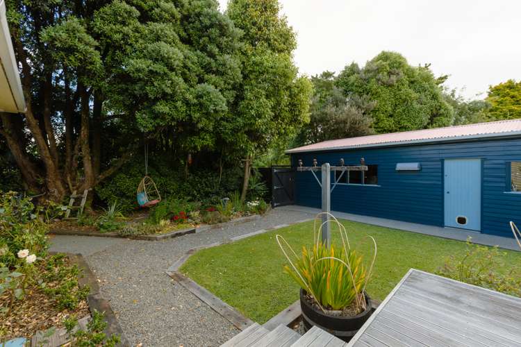 85 Savage Crescent West End_22