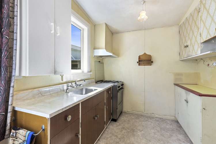 124 Apu Crescent Lyall Bay_12