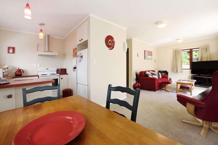 104 Saint Vincent Street Toi Toi_1