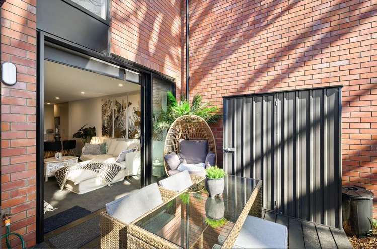 2/66 Innes Road Merivale_12