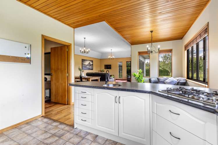 64 Winton Wreys Bush Highway Winton_10