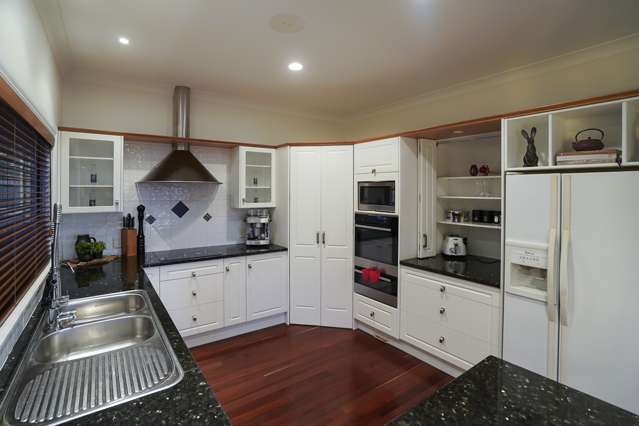 30 Chamari Close Titirangi_4