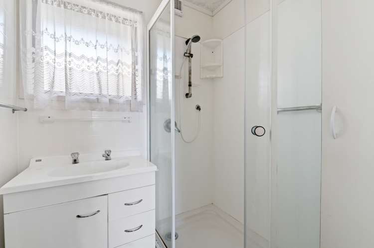 32 Browning Crescent Owhata_12