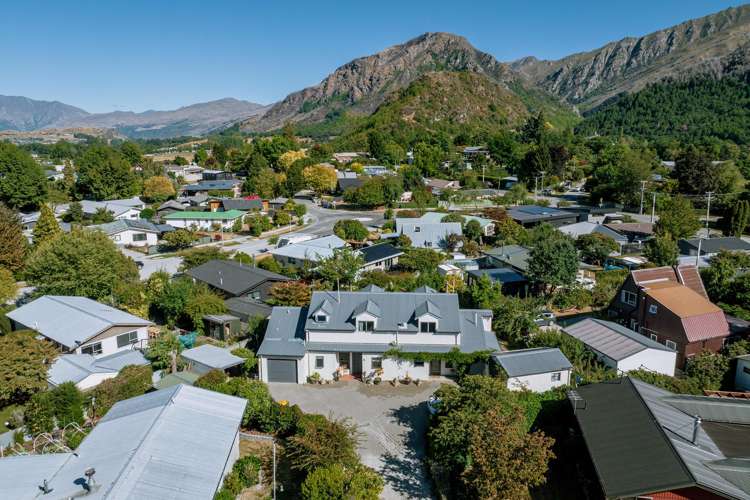 9A & 9B Argyle Place Arrowtown_16
