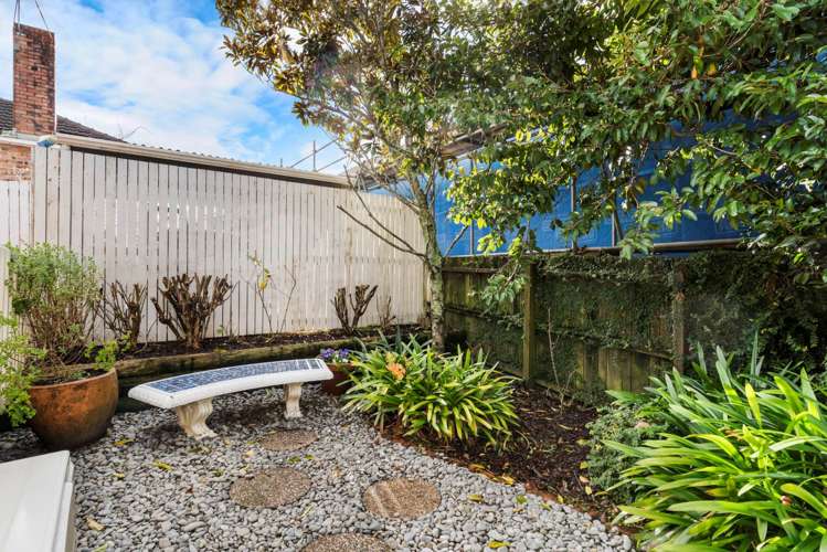 2/110 White Swan Road Mt Roskill_2