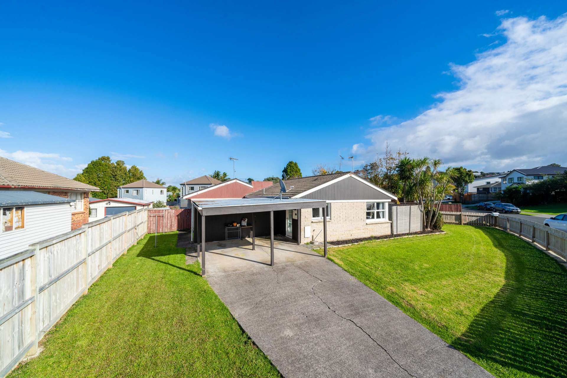 1/8 Waikaremoana Place Pakuranga Heights_0