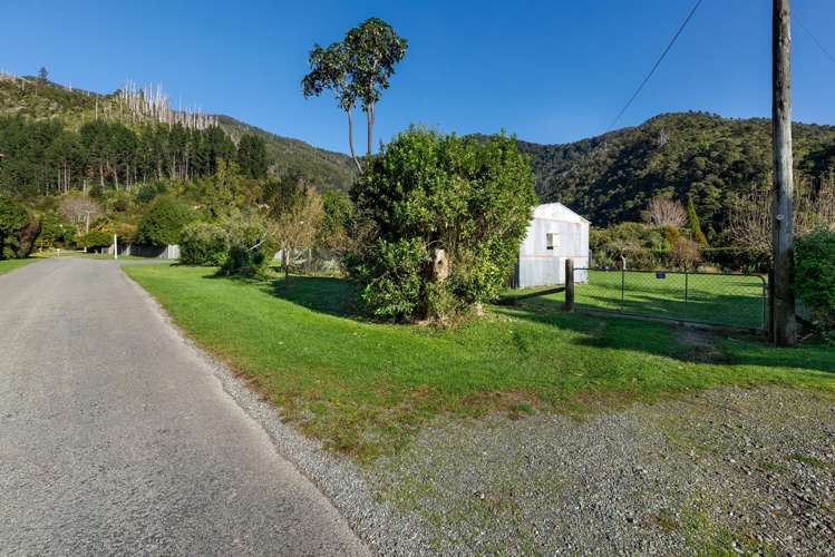 10 Phillips Road Ngakuta Bay_18