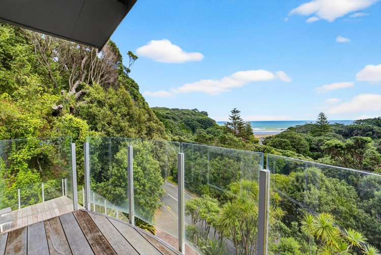 10 Waitea Road Muriwai Beach_11
