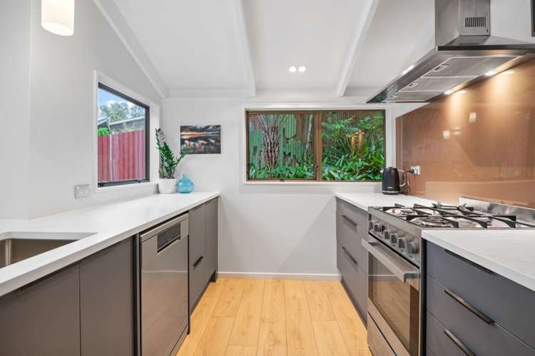 10 Raroa Terrace Waiatarua_7