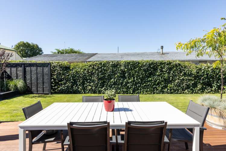 100 Frimley Avenue Frimley_16