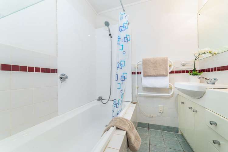 211b Saint Andrews Road Epsom_18