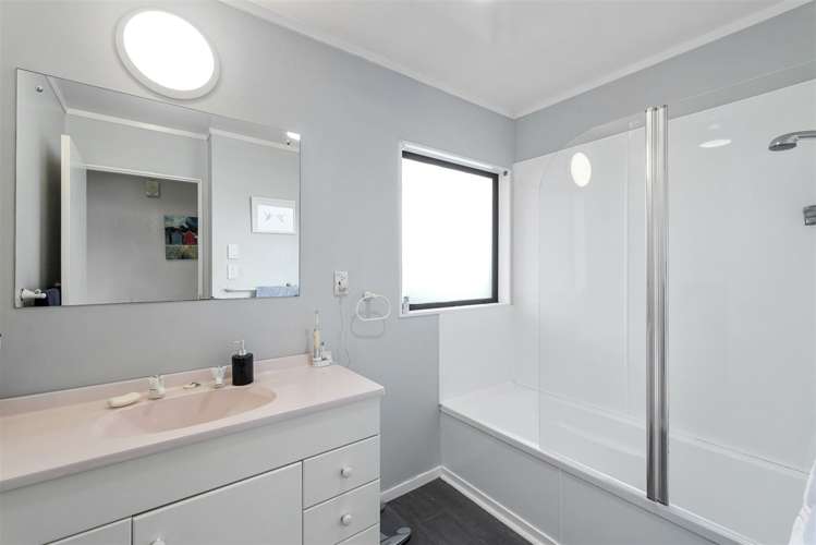 2/94 Titirangi Road New Lynn_11