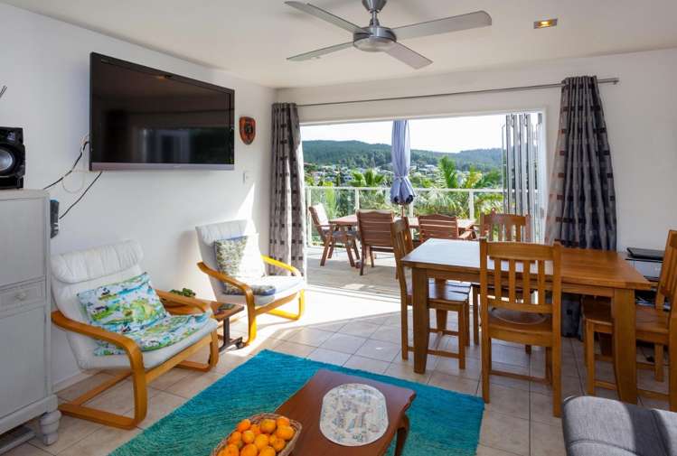 126 Oratia Place Onemana_11