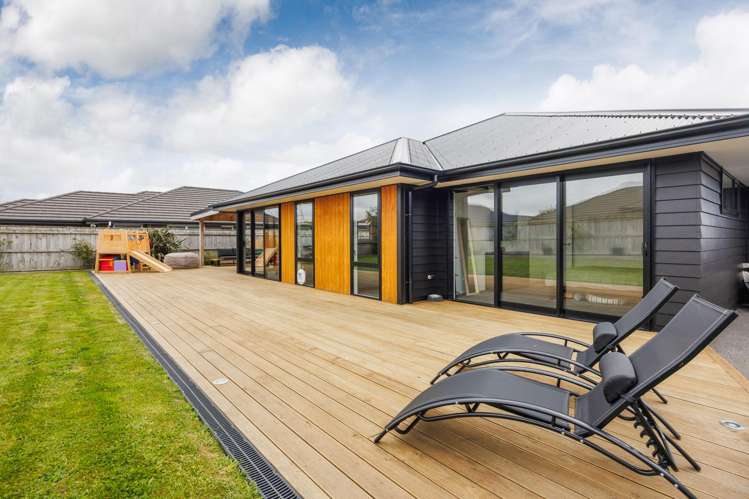 196 Pacific Drive Fitzherbert_1