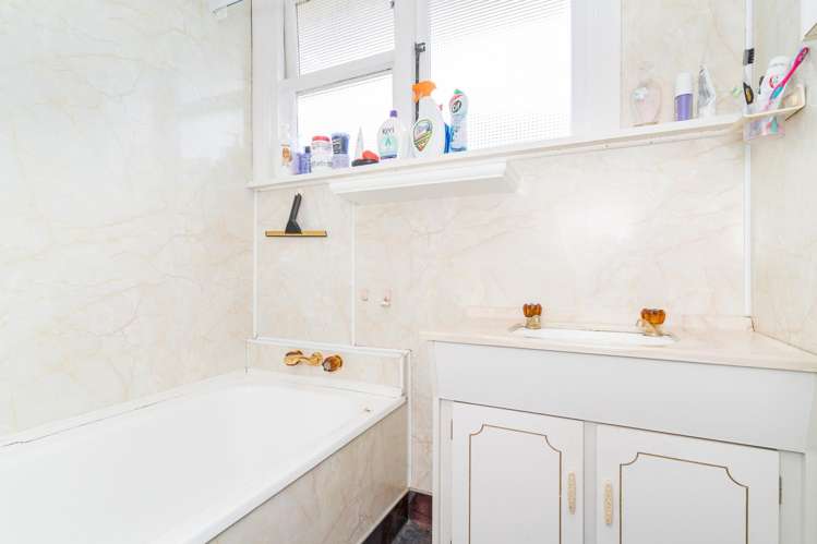 4 Burgess Street Green Island_13