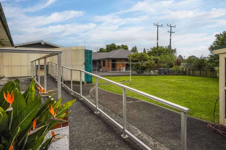 24 Neale Avenue Stoke_16