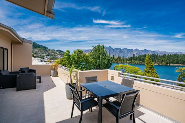 Unit 19 St Omer Court, Lake Esplanade Queenstown_1