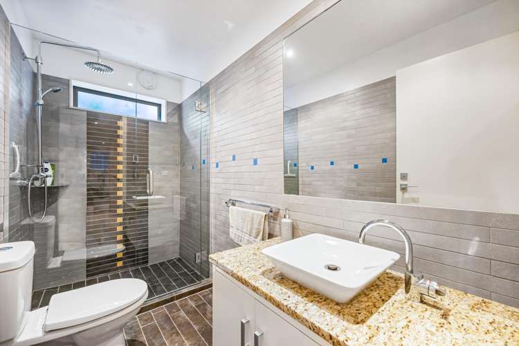 127 Beach Road Castor Bay_21