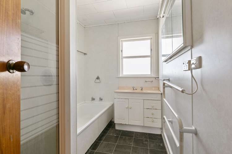 26 Waiwera Crescent Maupuia_10