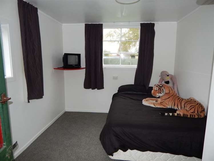 169 Stafford Street Hokitika_11